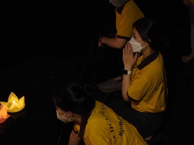 Nguyện an lành đến người mất được về cõi tịnh