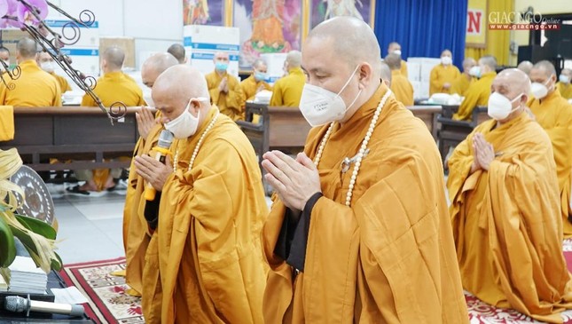 Thượng tọa Thích Giác Dũng đại diện môn đồ tác bạch Thượng tọa Thích Giác Dũng đại diện môn đồ tác bạch