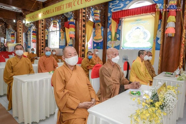 Chư tôn đức tham dự phiên trù bị