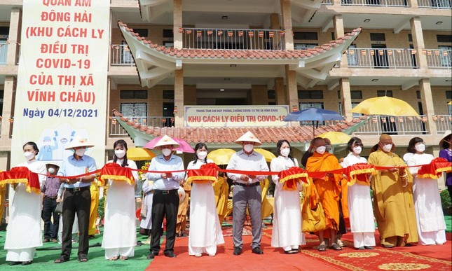 Cắt băng khánh thành