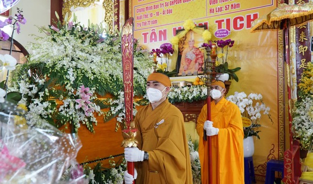 Kim quan Hòa thượng được an trí tại Tổ đường