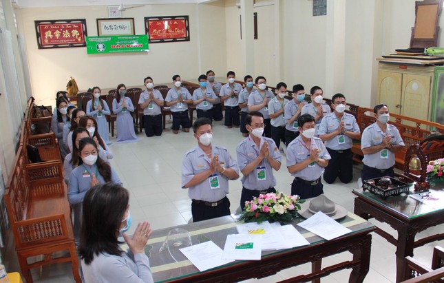 Ban Điều hành và học viên bậc Định tác bạch cung thỉnh Thượng tọa Thích Minh Thành và Thượng tọa Thích Đạt Đức làm giáo thọ sư của lớp học huynh trưởng bậc Định - Ảnh: Bá Nam