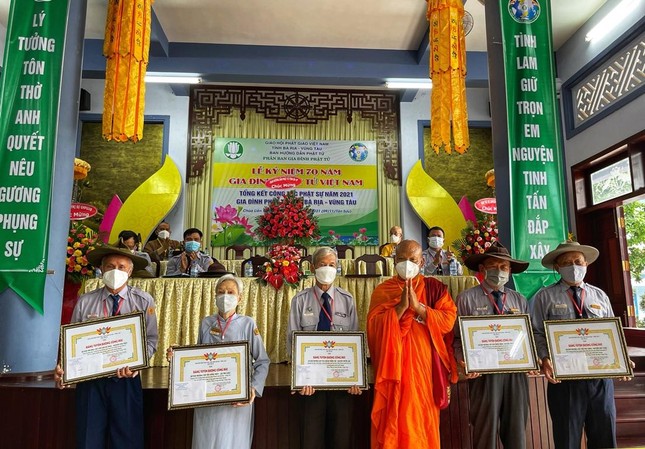 Chư tôn đức Phật giáo tỉnh trao bằng Công đức cho tập thể và cá nhân Gia đình Phật tử tỉnh Bà Rịa - Vũng Tàu Chư tôn đức Phật giáo tỉnh trao bằng Công đức cho tập thể và cá nhân Gia đình Phật tử tỉnh Bà Rịa - Vũng Tàu