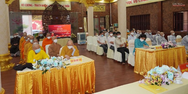 Chư tôn đức Phật giáo quận và đại diện chính quyền quận tham dự