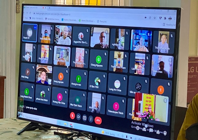 Chư tôn đức các huyện, thị, thành phố tham dự hội nghị trực tuyến - Ảnh: Ban TT-TT Phật giáo tỉnh Vĩnh Long