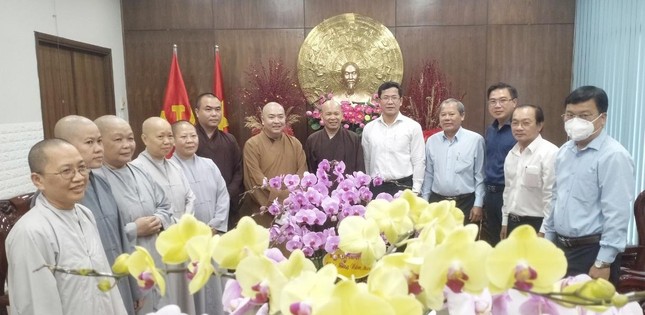 Đoàn Phật giáo quận 12 chúc mừng năm mới đến các cơ quan quận 12 Đoàn Phật giáo quận 12 chúc mừng năm mới đến các cơ quan quận 12