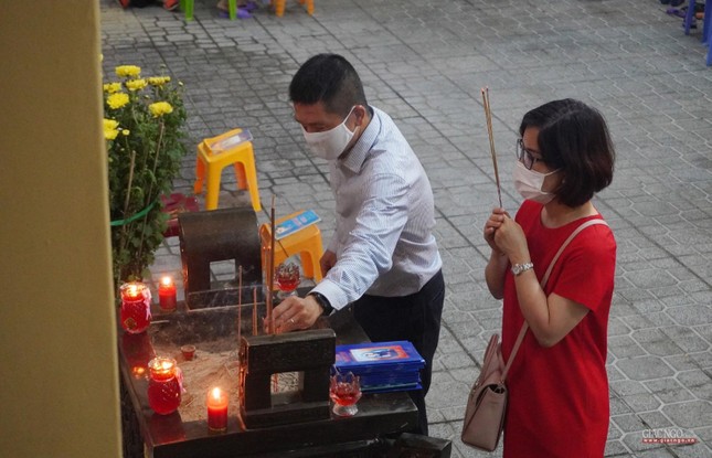 Đến chùa lễ Phật đầu năm