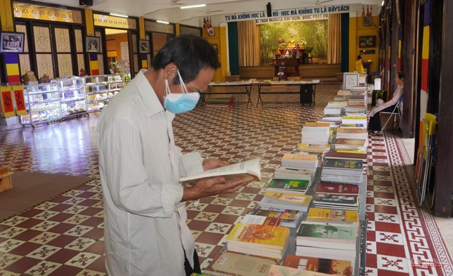 Hội sách kéo dài đến rằm tháng Giêng Hội sách kéo dài đến rằm tháng Giêng