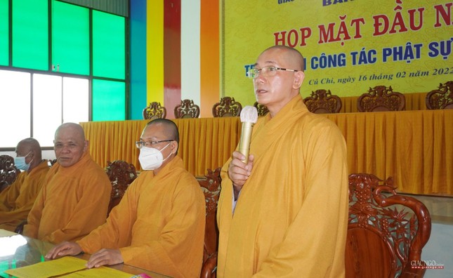 Thượng tọa Thích Tịnh Tâm báo cáo hoạt động Tết Nhâm Dần của Phật giáo huyện