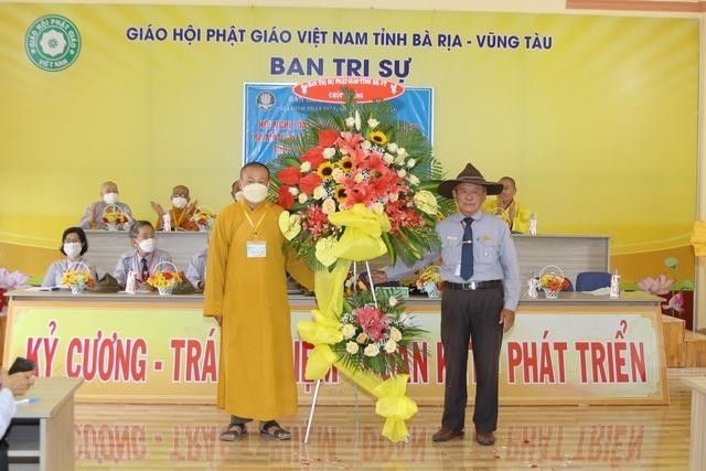 Lẵng hoa chúc mừng của Phật giáo Bà Rịa - Vũng Tàu Lẵng hoa chúc mừng của Phật giáo Bà Rịa - Vũng Tàu