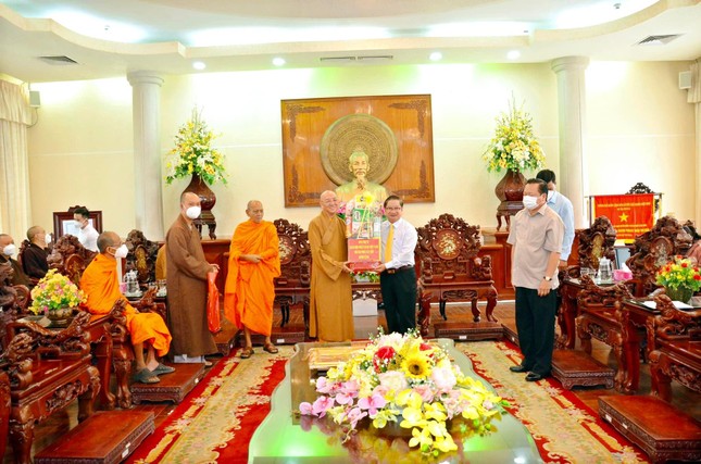 Thượng tọa Thích Bình Tâm đại diện tân Ban Trị sự GHPGVN TP.Cần Thơ cảm ơn đến các vị lãnh đạo Ủy ban Nhân dân TP.Cần Thơ Thượng tọa Thích Bình Tâm đại diện tân Ban Trị sự GHPGVN TP.Cần Thơ cảm ơn đến các vị lãnh đạo Ủy ban Nhân dân TP.Cần Thơ