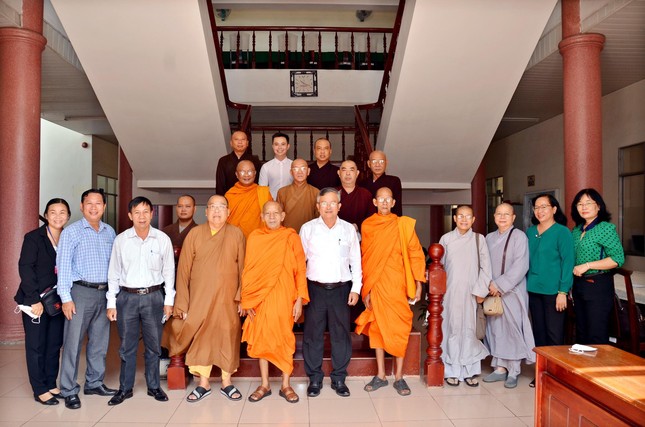 Lưu niệm cùng với các vị lãnh đạo Ủy ban MTTQVN TP.Cần Thơ Lưu niệm cùng với các vị lãnh đạo Ủy ban MTTQVN TP.Cần Thơ