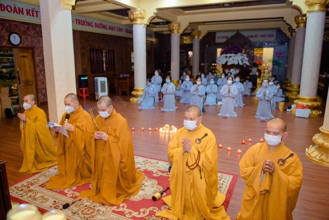 Khóa lễ diễn ra trang nghiêm, thanh tịnh