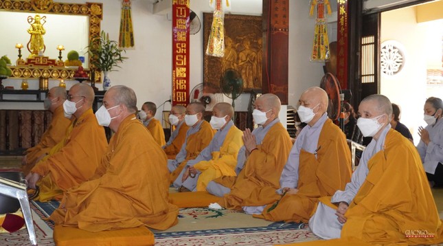 Đồng tụng thời kinh A Di đà tại chánh điện