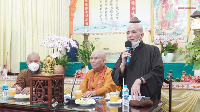 Hòa thượng Thích Thanh Tùng, Chứng minh Ban Trị sự quận 1 góp ý về việc tổ chức An cư kiết hạ - Ảnh: Hoàng Phương