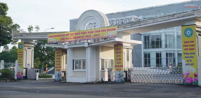 Băng rôn chào mừng tại cổng Trung tâm Hội nghị tỉnh Hậu Giang Băng rôn chào mừng tại cổng Trung tâm Hội nghị tỉnh Hậu Giang