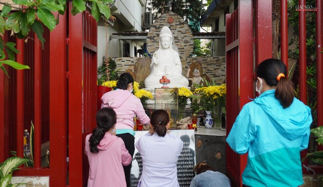 Phật tử đến chùa ngày mùng 1-4-Nhâm Dần