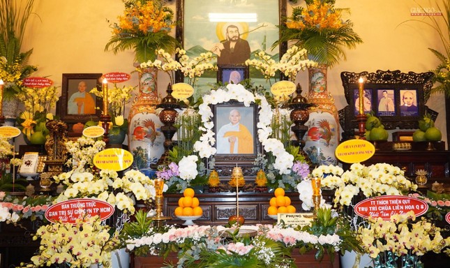 Di ảnh Ni trưởng tại Tổ đường Di ảnh Ni trưởng tại Tổ đường