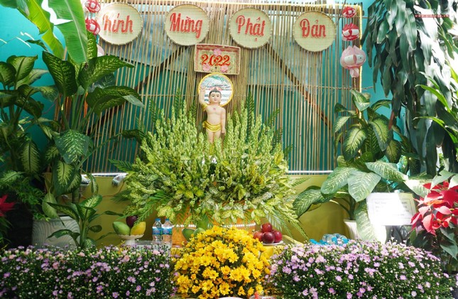 Lễ đài Phật đản tư gia trước nhà anh Võ Đăng Dũng Lễ đài Phật đản tư gia trước nhà anh Võ Đăng Dũng