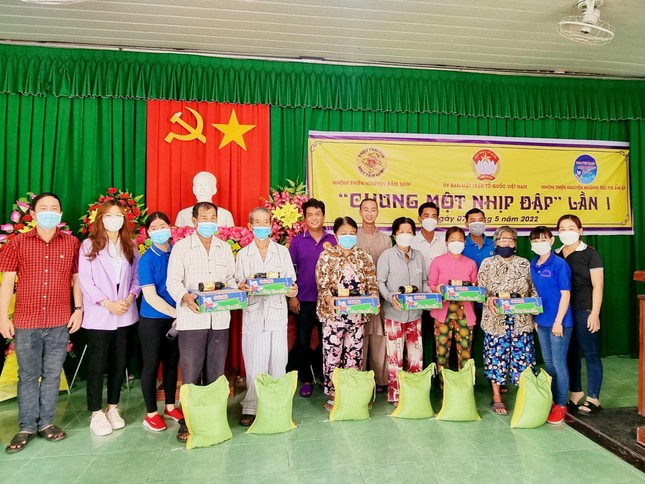 Trong suốt tuần lễ Phật đản, chùa Bảo Tịnh kết hợp với mạnh thường quân sẽ tặng quà đến bà con khó khăn Trong suốt tuần lễ Phật đản, chùa Bảo Tịnh kết hợp với mạnh thường quân sẽ tặng quà đến bà con khó khăn