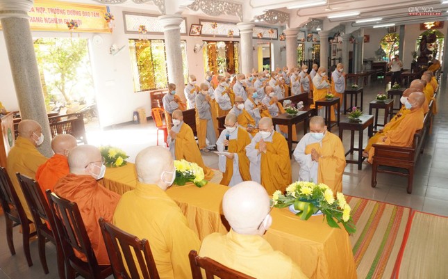 Chư Ni cầu giáo giới từ đại Tăng Chư Ni cầu giáo giới từ đại Tăng