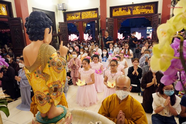 Trang nghiêm khóa lễ tại chánh điện