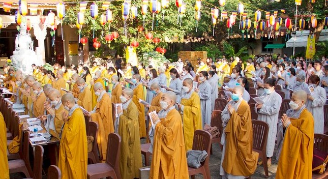 Chư tôn đức trang nghiêm khóa lễ Chư tôn đức trang nghiêm khóa lễ