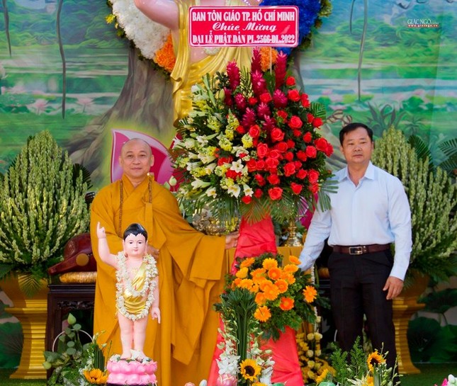 Lẵng hoa chúc mừng của Ban Tôn giáo TP.HCM Lẵng hoa chúc mừng của Ban Tôn giáo TP.HCM