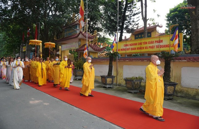 Cung đón chư tôn giáo phẩm Cung đón chư tôn giáo phẩm