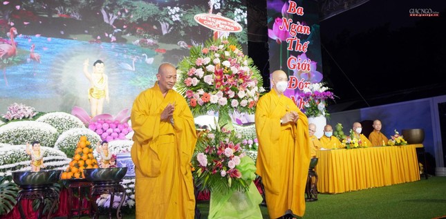 Lẵng hoa chúc mừng Phật đản của Phật giáo TP.HCM Lẵng hoa chúc mừng Phật đản của Phật giáo TP.HCM