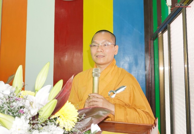 Đại đức Thích Thiện Tâm báo cáo tóm tắt về chương trình khóa học