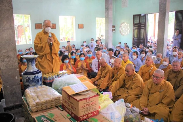 Đoàn cúng dường trường hạ tập trung trong tỉnh Vĩnh Long