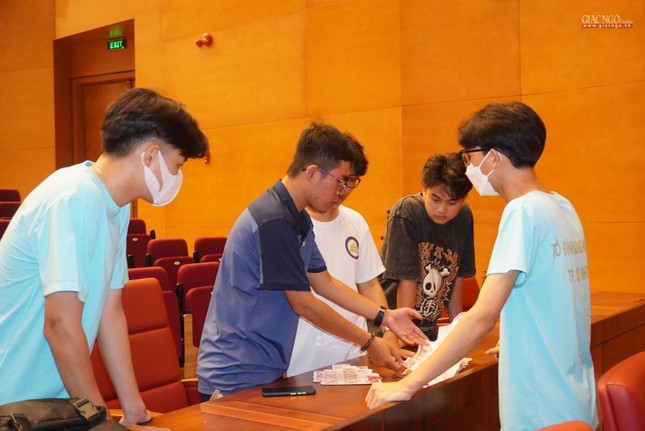 Có hơn 30 tình nguyện viên là các bạn trẻ trong tỉnh phụ các công tác hậu cần chuẩn bị cho đại hội