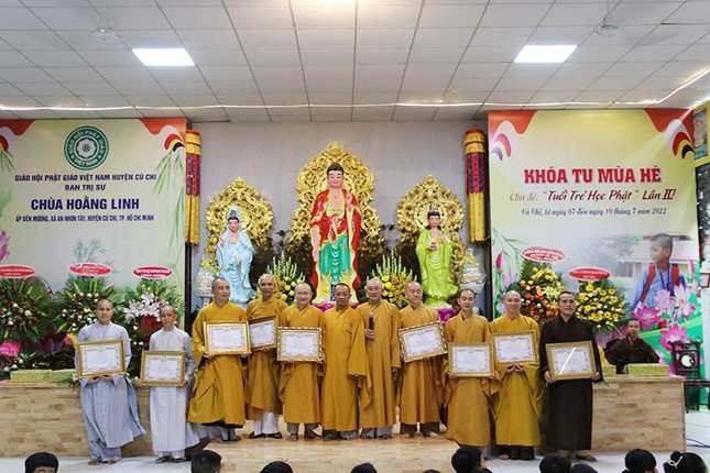 Ban Trị sự GHPGVN huyện Củ Chi ghi nhận công đức đóng góp cho khóa tu mùa hè