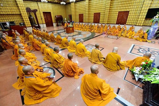 Trang nghiêm nghe luật Trang nghiêm nghe luật