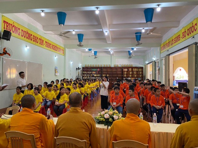 Có 100 khóa sinh tham dự Có 100 khóa sinh tham dự