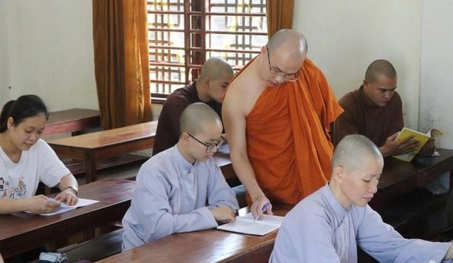 Luôn có sự trao đổi giữa người học và người dạy, liên hệ thực tế và tạo không khí thoải mái khi học là cách dạy của sư thầy Minh Giải