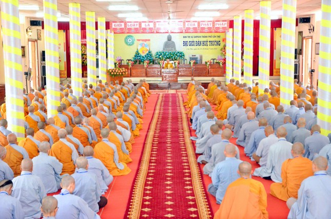 Hòa thượng Thích Minh Thông khai đạo giới tử