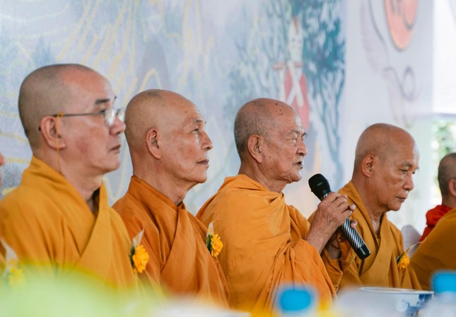 Hòa thượng Giác Giới ban đạo từ