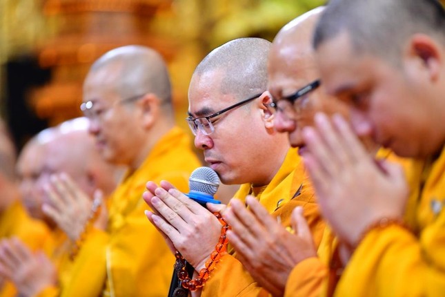 Khóa kinh cầu nguyện với sự tham dự của Tăng đoàn chùa Giác Ngộ, chùa Long Hưng Khóa kinh cầu nguyện với sự tham dự của Tăng đoàn chùa Giác Ngộ, chùa Long Hưng