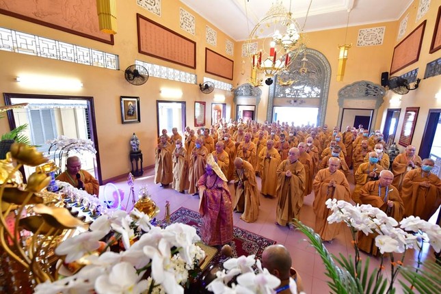 Chư Tăng thành kính đảnh lễ Tam bảo Chư Tăng thành kính đảnh lễ Tam bảo