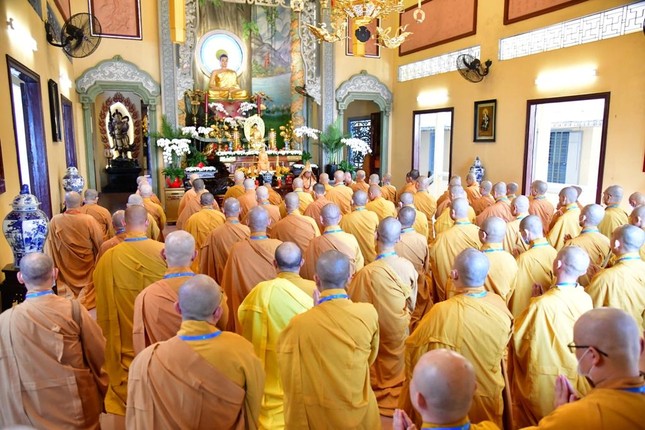 Trang nghiêm khóa lễ tại chánh điện Trang nghiêm khóa lễ tại chánh điện