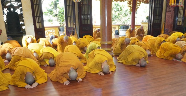 Đảnh lễ Tam bảo