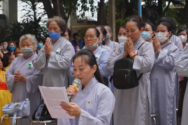 Đại diện Phật tử dâng lời tác bạch