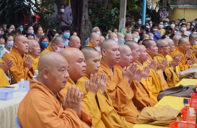 Chư Tăng tham dự lễ Vu lan tại chùa Linh Sơn Hải Hội