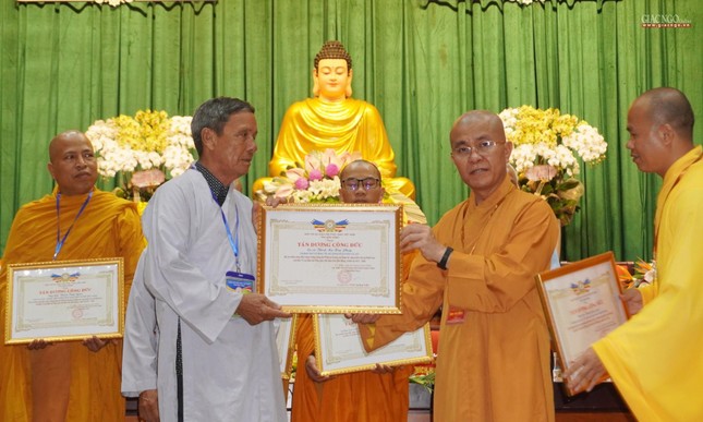 ... đến các cá nhân