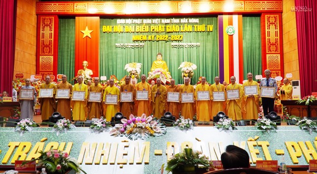 Có 15 tập thể nhận bằng Tuyên dường công đức của Trung ương giáo hội