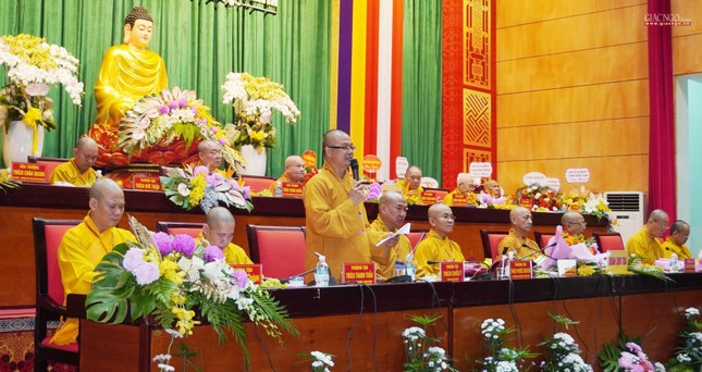 Thượng tọa Thích Chiếu Ý chủ tọa