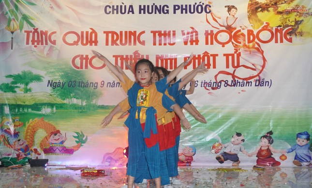 Nhiều tiết mục văn nghệ do các em nhỏ biểu diễn