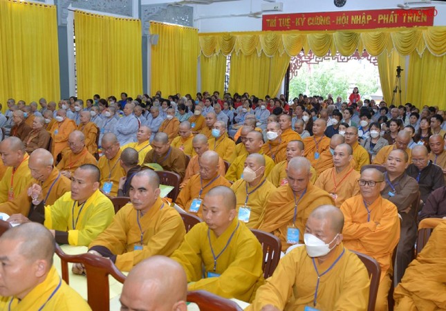 Chư tôn đức Ban Từ thiện - Xã hội Trung ương tham dự tổng kết